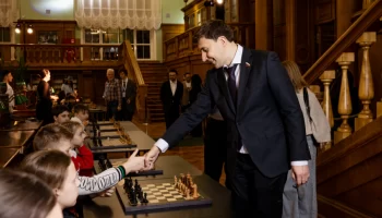 Шахматная встреча Карякина с детьми из Курска
