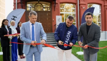 Группа "Эталон" представила флагманский магазин "Гжель" и кленовой аллеи в своем московском квартале