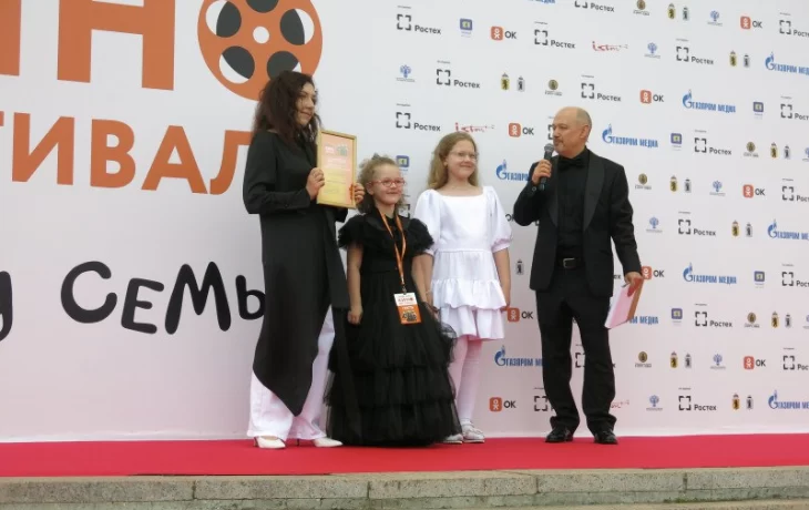 «В кругу семьи»: как Ярославль собрал кинолюбителей при поддержке Минкультуры РФ и Ростеха «В кругу семьи»: как Ярославль собрал кинолюбителей при поддержке Минкультуры РФ и Ростеха