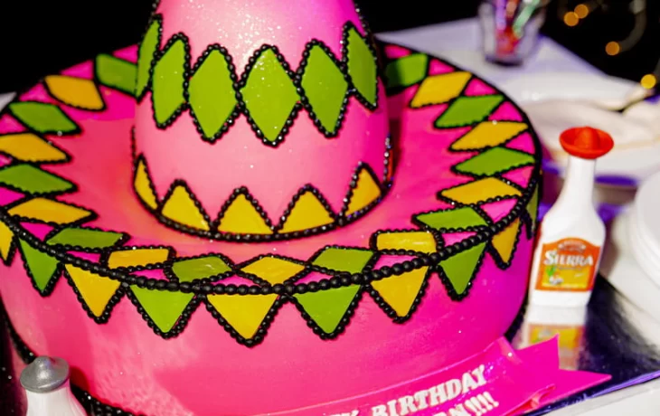 Яркое шоу в честь дня рождения White Queen Яркое шоу в честь дня рождения White Queen