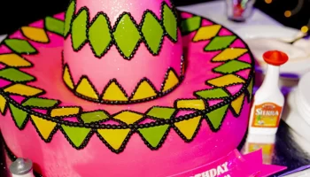 Яркое шоу в честь дня рождения White Queen