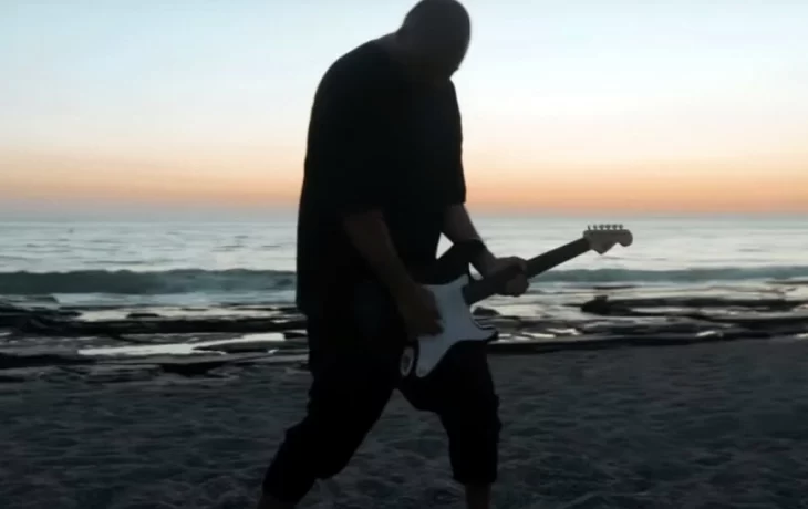 Почему от счастья слёзы превратят мир в золото? Олег Шаумаров пояснил это в новой песне Почему от счастья слёзы превратят мир в золото? Олег Шаумаров пояснил это в новой песне