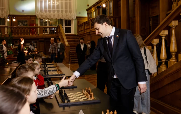 Шахматная встреча Карякина с детьми из Курска Шахматная встреча Карякина с детьми из Курска