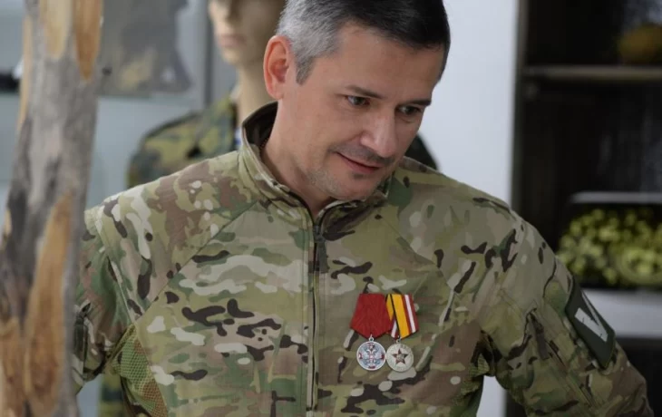 Центр патриотического воспитания получил артефакты с СВО от офицера Игоря Гончарова